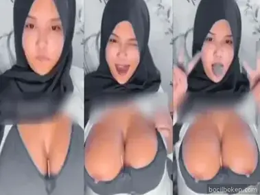 Selebgram Hijab Pamer Gunung Kembar Super Besar poster